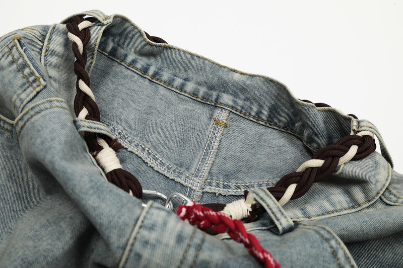 Vaqueros barrel de pierna ancha – Denim lavado con patchwork deconstruido y cinturón trenzado