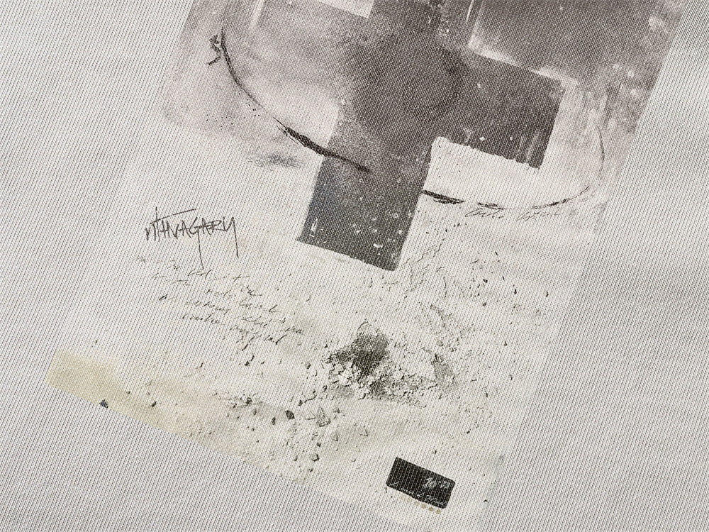 Langarmshirt mit Kreuz-Print und Acid-Wash – Vintage-Distressing mit offenem Saum