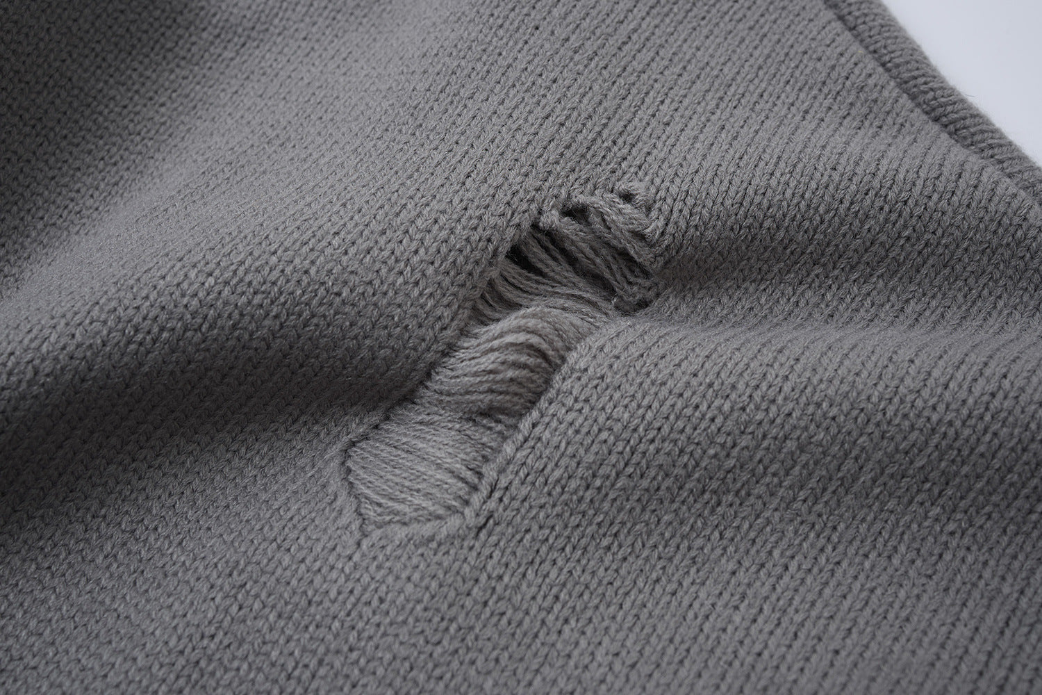 Pull col rond oversize en maille usée avec motif de lettres appliquées