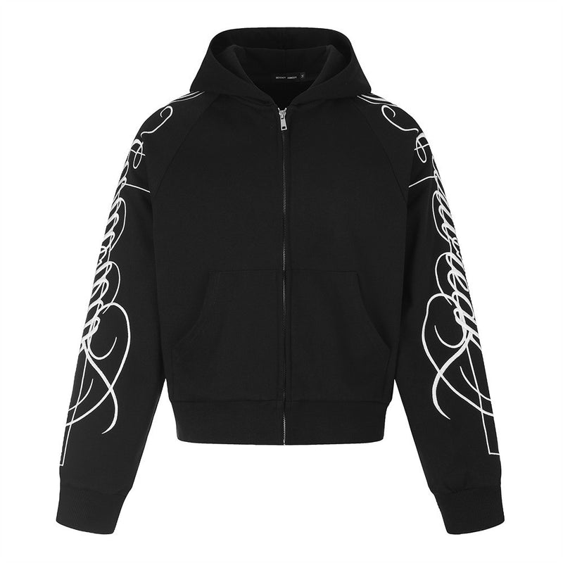Sweat à capuche zippé noir, avec inscription cursive blanche et motifs en spirale imprimés sur les deux manches, vue de face