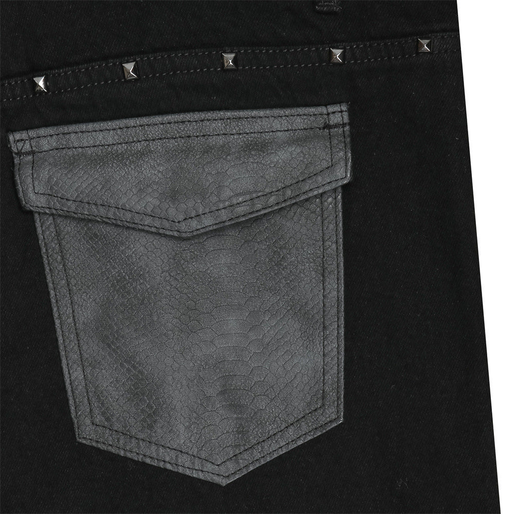 Jean flare noir homme avec détails cloutés et poches arrière en similicuir PU