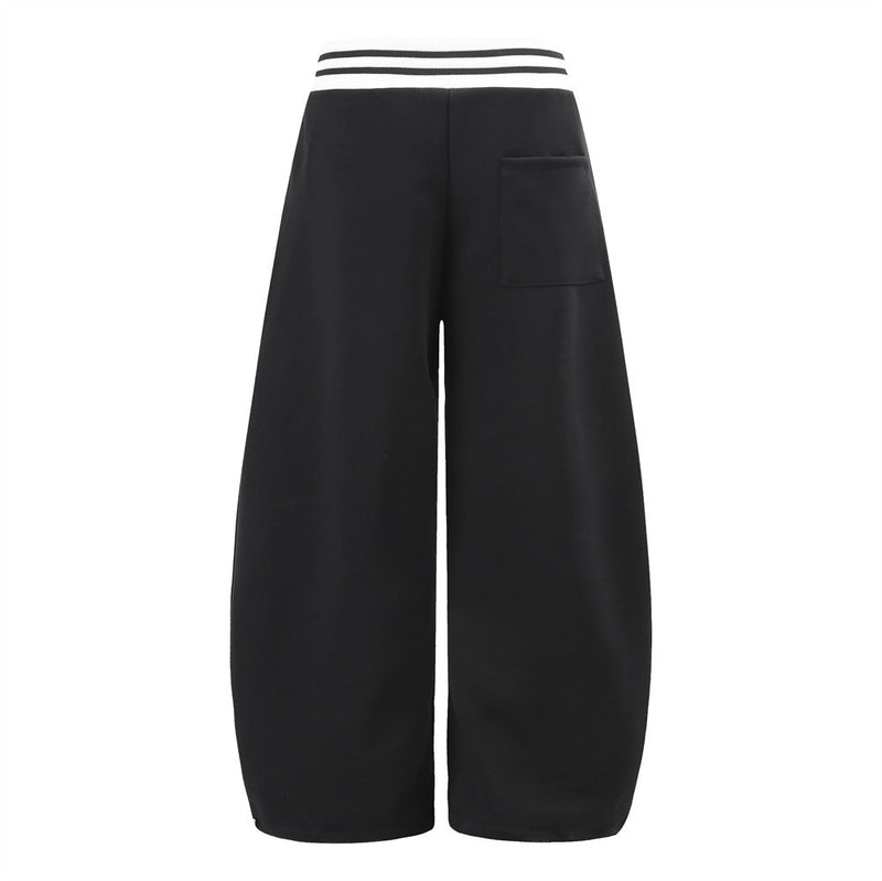Pantalon de survêtement large à lettrage graffiti avec ceinture croisée contrastante à rayures