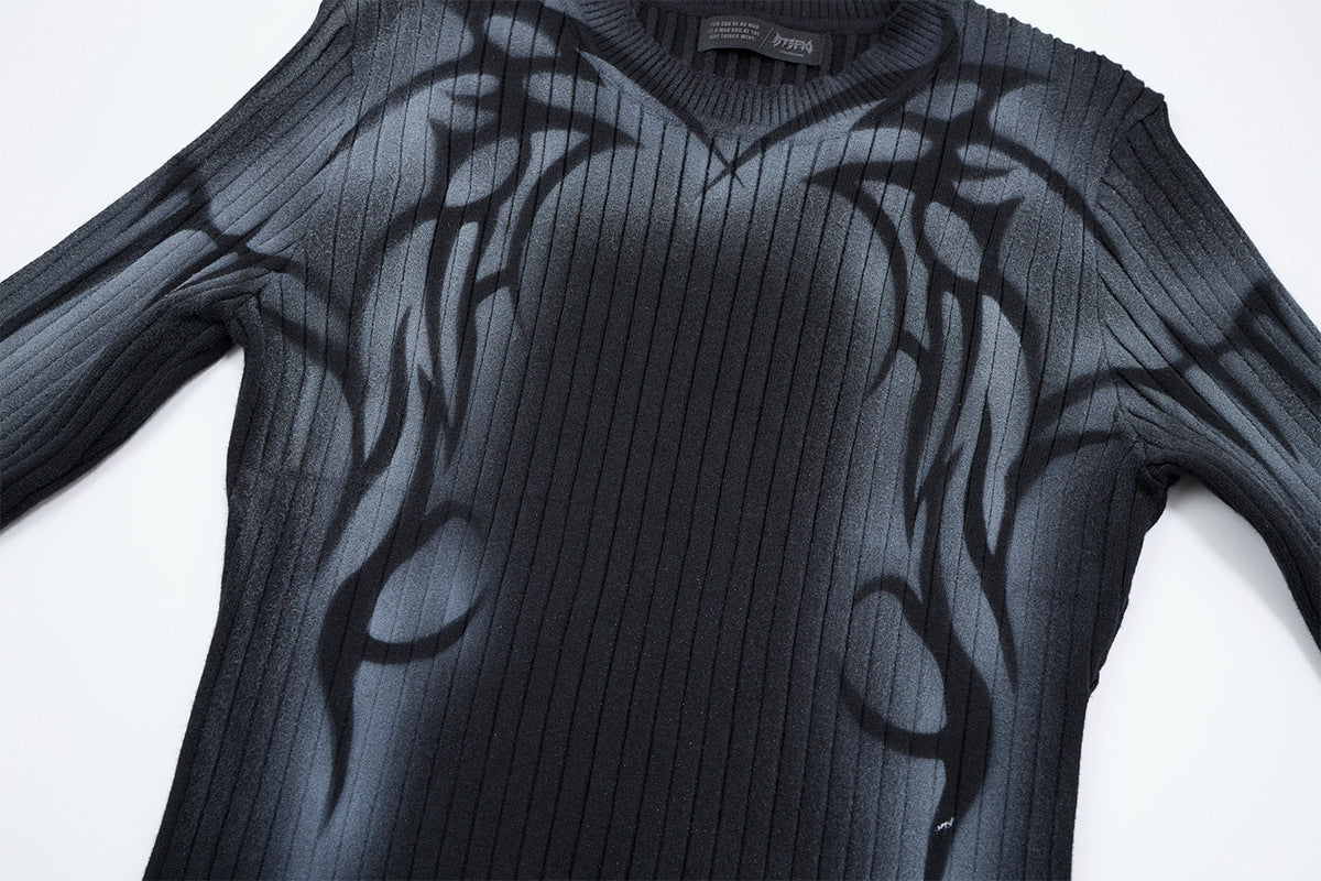 Pull côtelé à col rond avec imprimé graffiti tribal