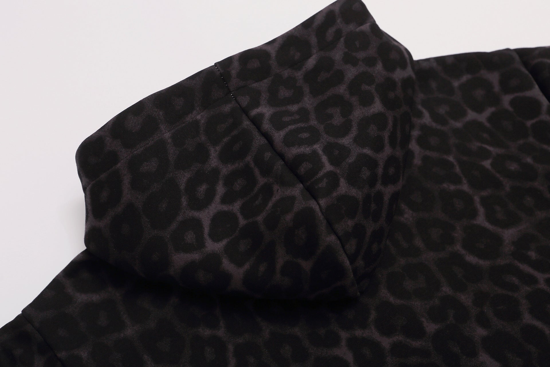 Sweat à capuche zippé léopard avec écusson lion et motif drapeau américain