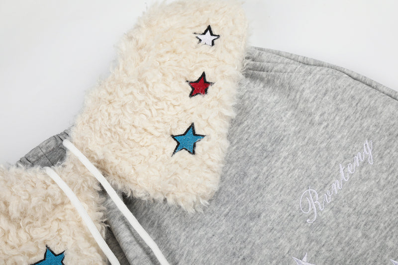 Pantalon de survêtement à jambes larges avec ceinture en sherpa et étoiles brodées