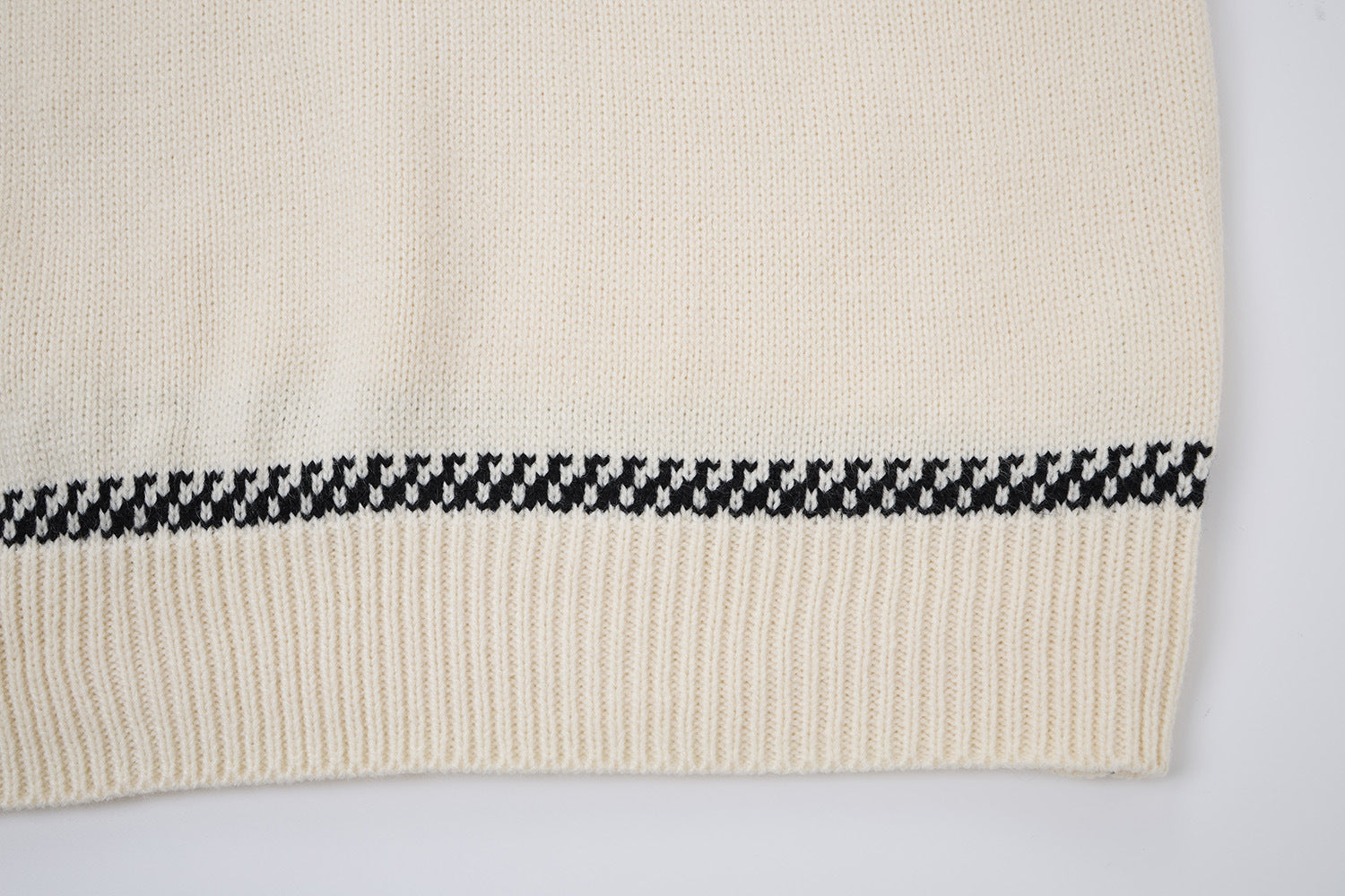 Pull à capuche oversize en maille jacquard avec grand motif graphique sur le devant