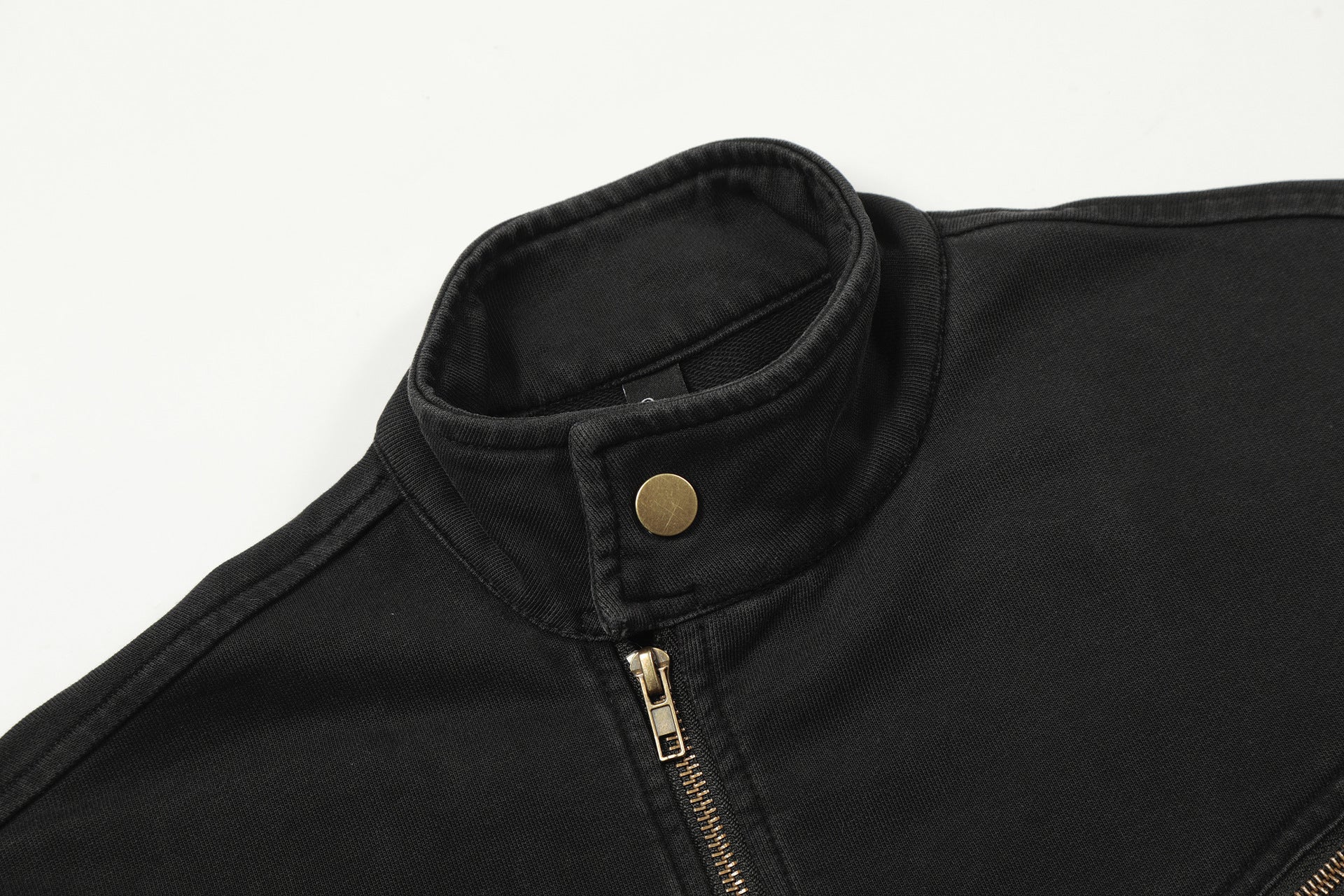 Jacke im Moto-Stil – Verwaschenes Distressed-Schwarz mit goldfarbenen Details