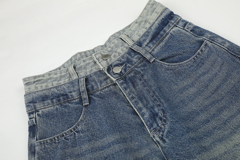Baggy-Jeans mit weitem Bein, Stern-Patches und offenen Fransennähten