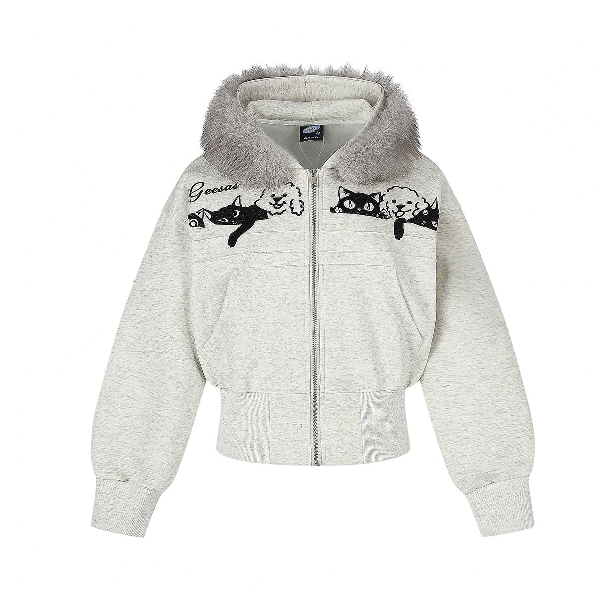Sweat à capuche zippé court gris chiné avec broderie de chat noir et col en fausse fourrure grise, vues de face et de dos