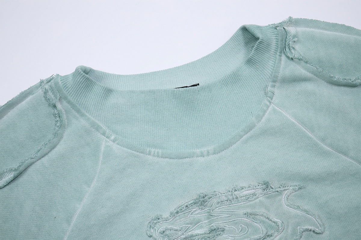 Verwaschenes Vintage-Sweatshirt mit geprägtem Drachen, Langarm – Raw-Edge-Moto-Crewneck