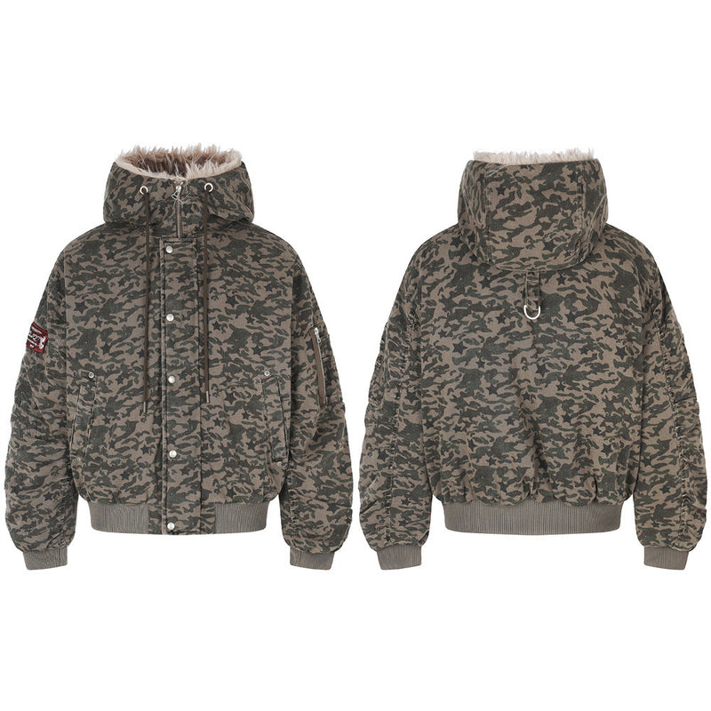 Bomber extragrande de camuflaje con estrellas, capucha de pelo sintético y acolchado – Streetwear