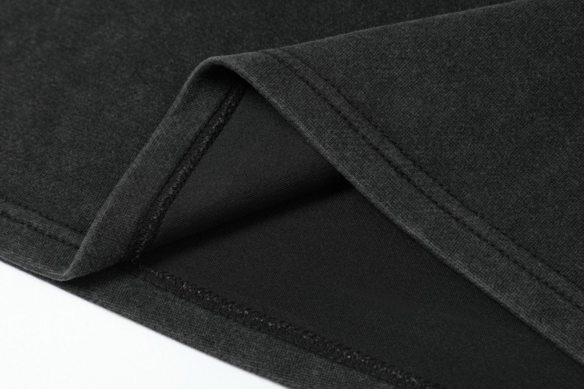 Chemise homme noire délavée à manches longues – Motif racing et manches à carreaux superposées