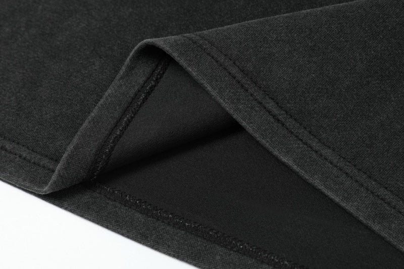 Chemise homme noire délavée à manches longues – Motif racing et manches à carreaux superposées