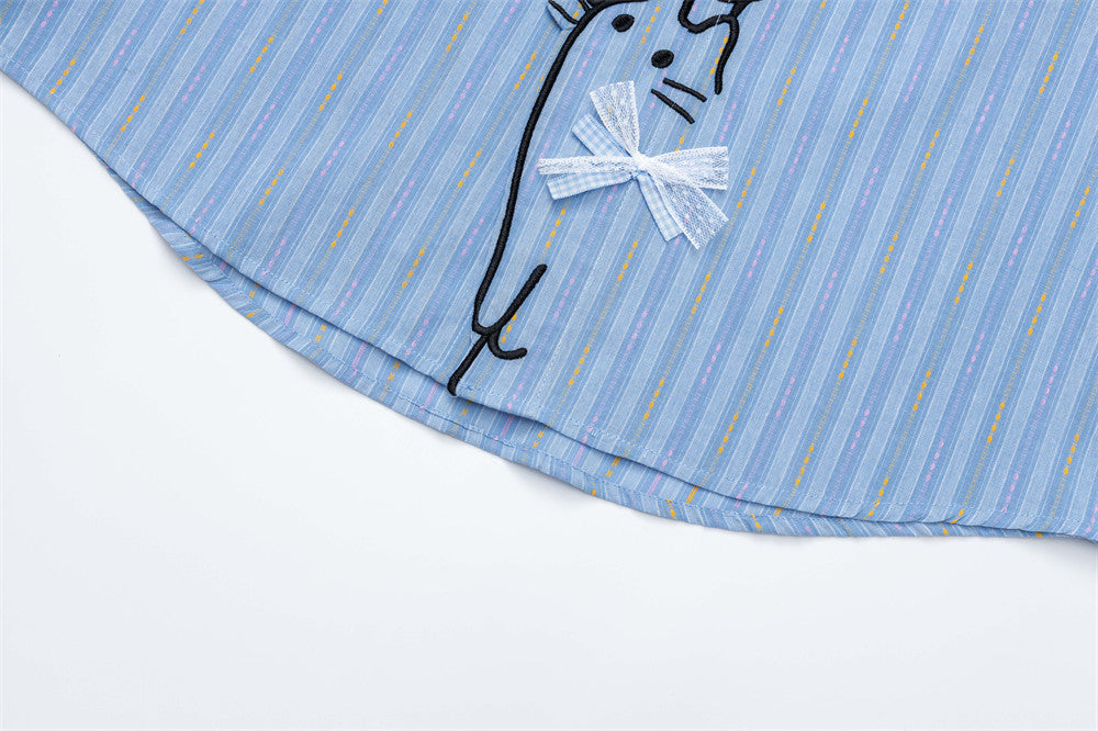 Camisa oversize de rayas con bordado de gato cartoon y detalles de lazos