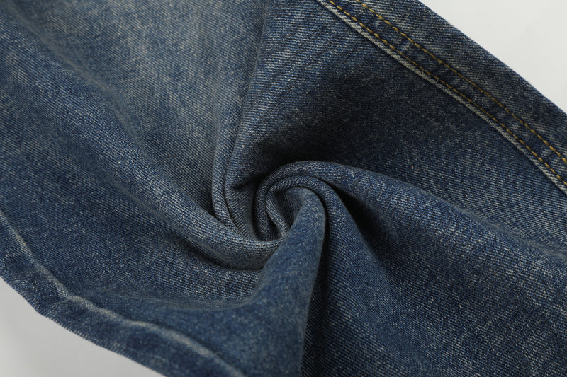 Baggy-Jeans mit weitem Bein, Pelzbesatz am Saum und goldfarbenen Nieten