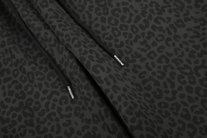 Pantalon de survêtement léopard à jambes larges avec étoiles dorées cloutées