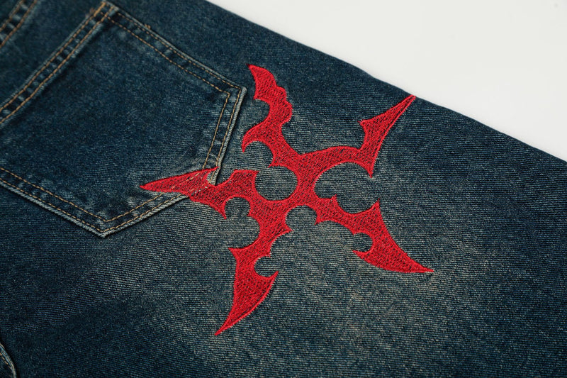 Jean délavé foncé baggy à jambes larges avec broderie gothique rouge