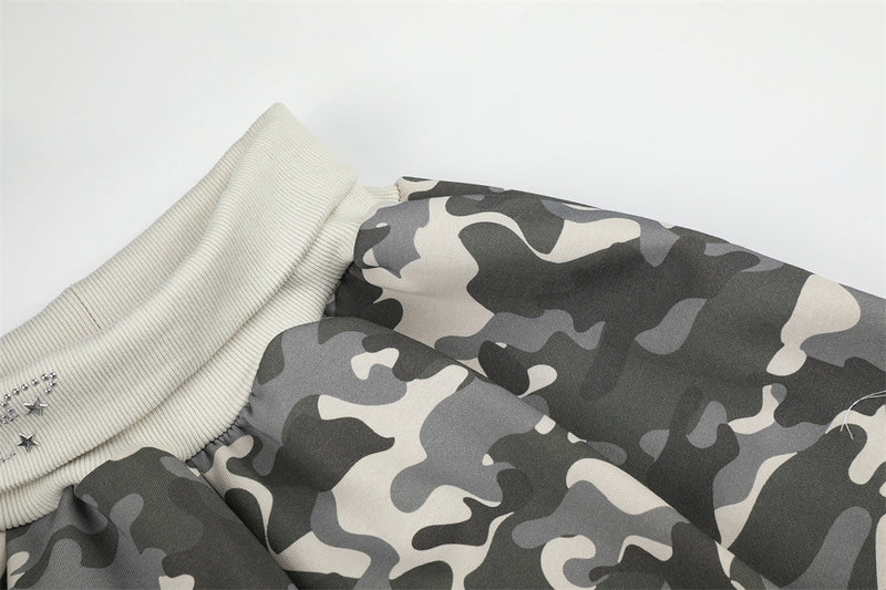 Men's Relaxed Fit Camo Wide-Leg Pants with Elastic Waistband & Ruched Hem