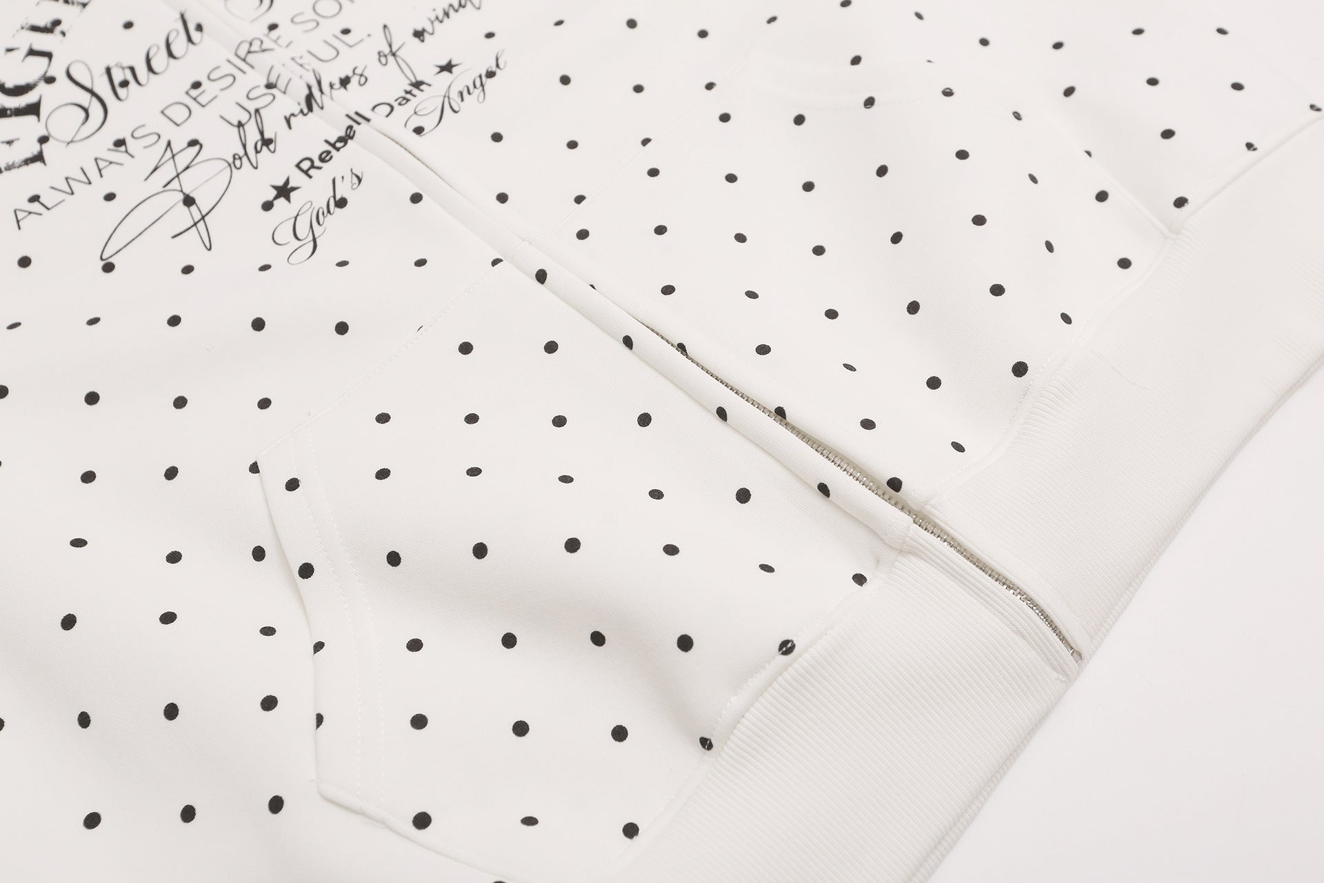 Punktierter Zip-Hoodie mit Street-Grafikprint und seitlichen Streifendetails