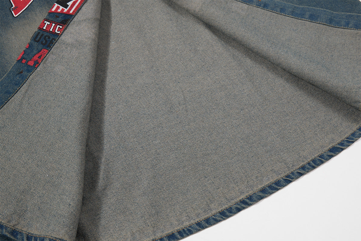 Boston Athletics Oversized-Denimhemdjacke – Vintage-Waschung mit Collegiate-Print