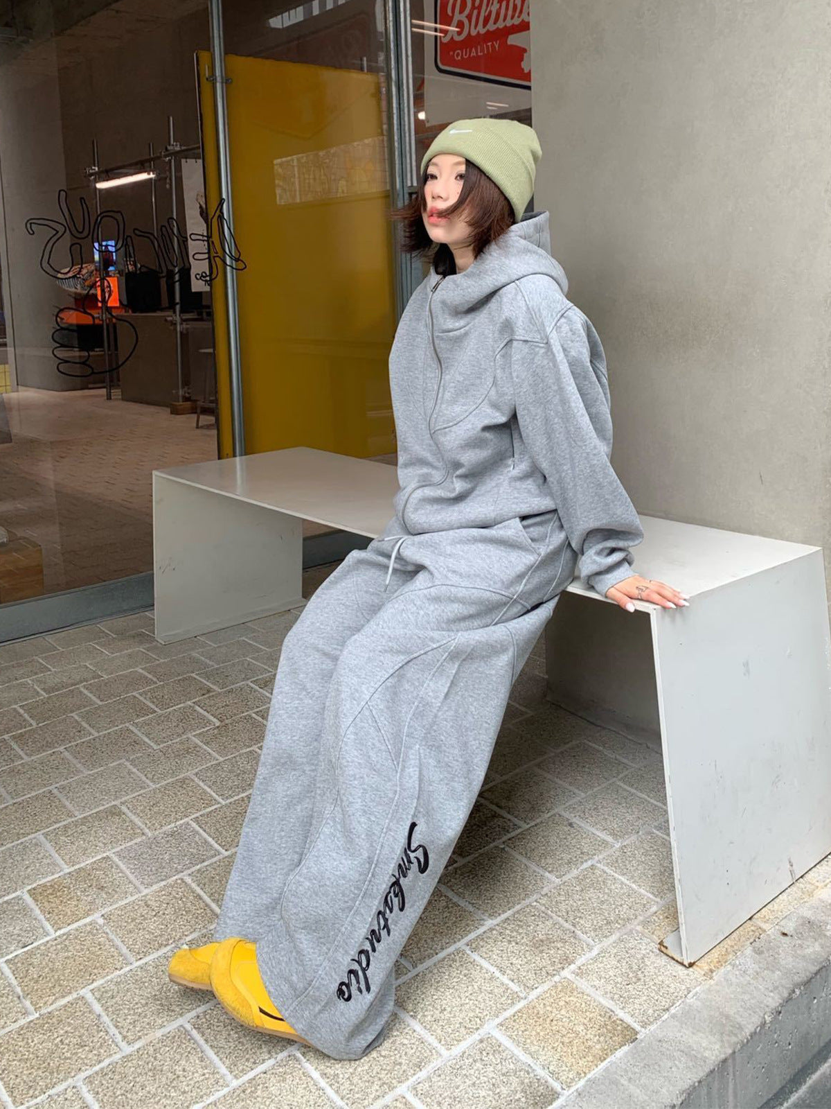 Plain Zip Up Hoodie – Oversized Heather Grey Full-Zip Sweatshirt with Curved