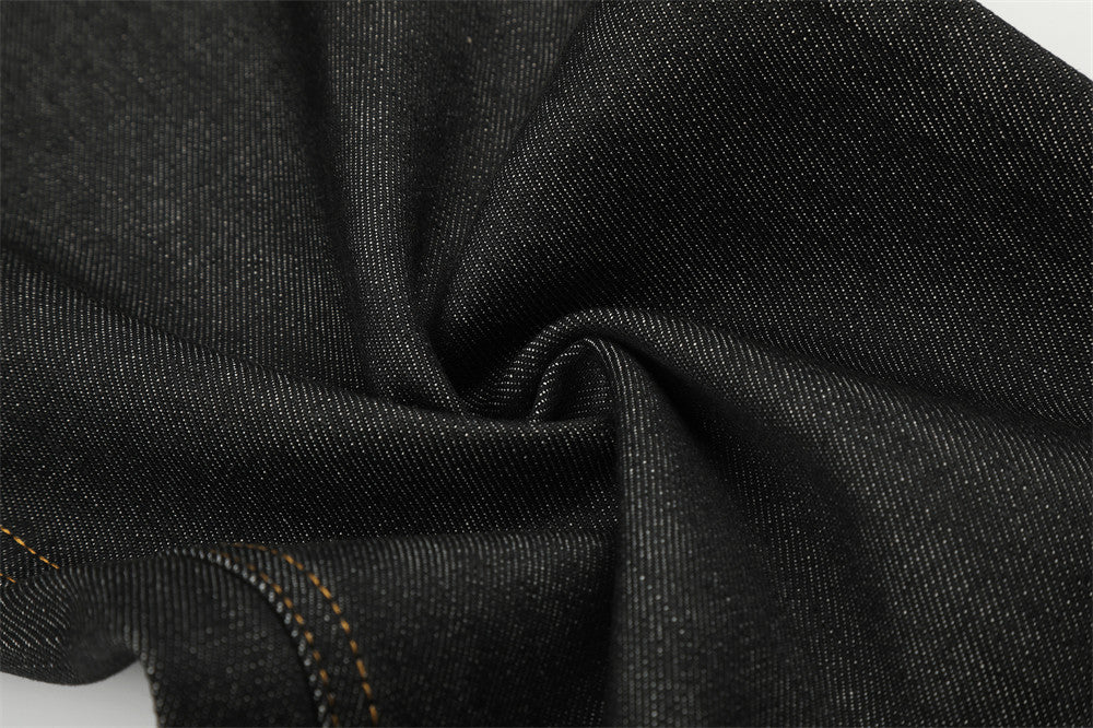 Jean homme à jambes larges – Denim noir, poches arrière cloutées et revers Union Jack