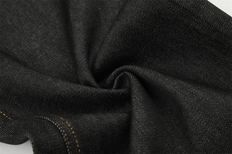 Jean homme à jambes larges – Denim noir, poches arrière cloutées et revers Union Jack