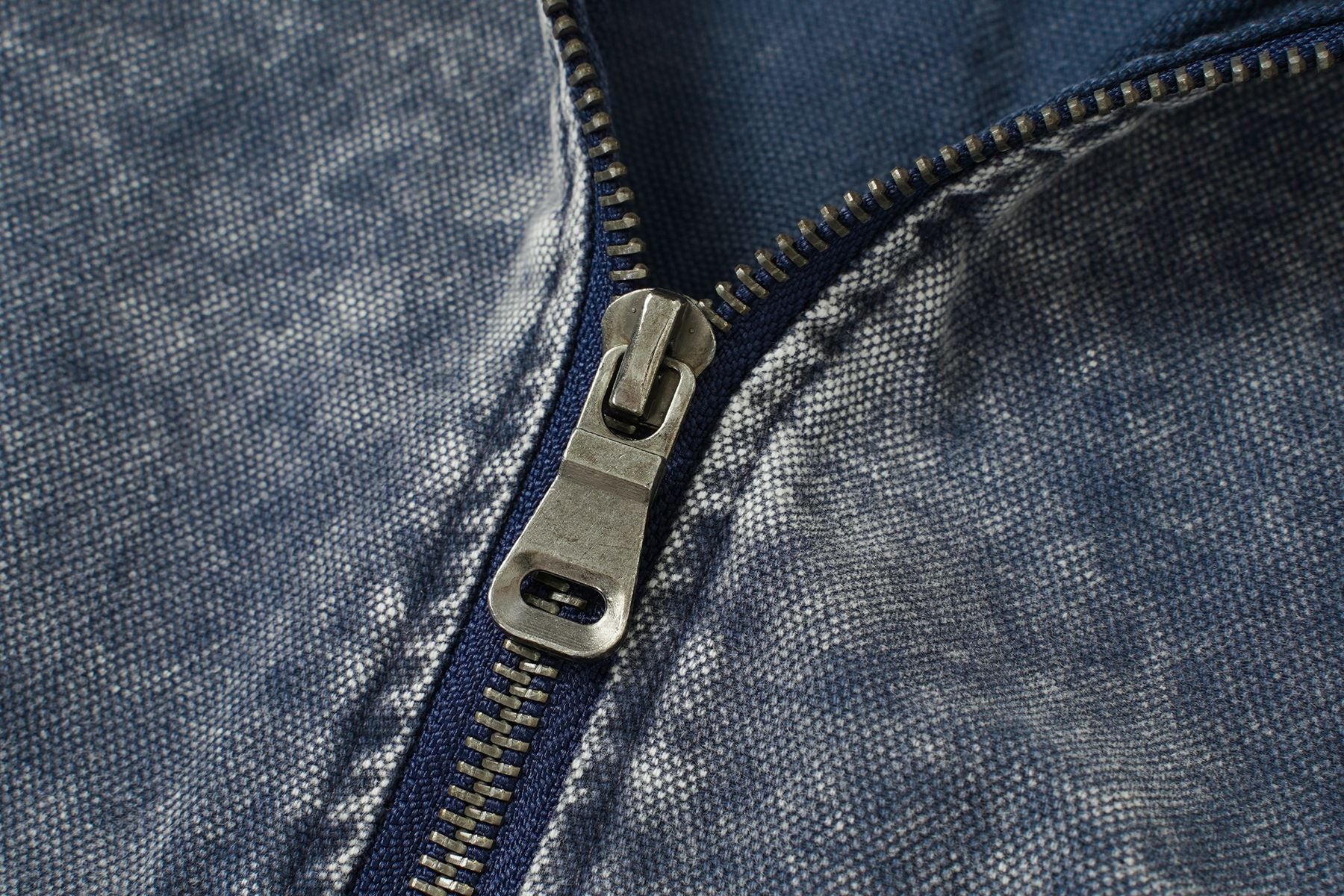 Chaqueta bomber con capucha y lavado ácido en dos tonos – Efecto falso conjunto oversize