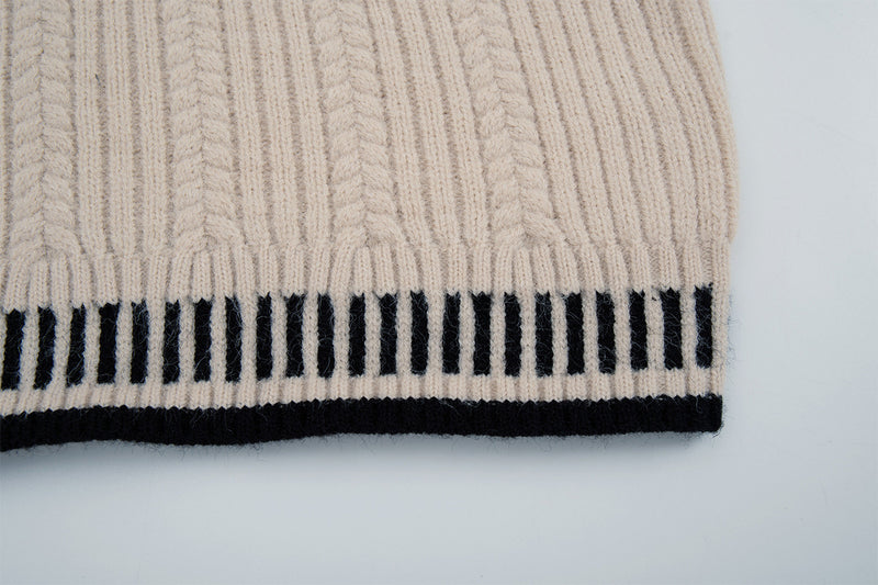 Zopfstrickpullover mit Dackel-Stickerei – Pullover mit Streifenbesatz