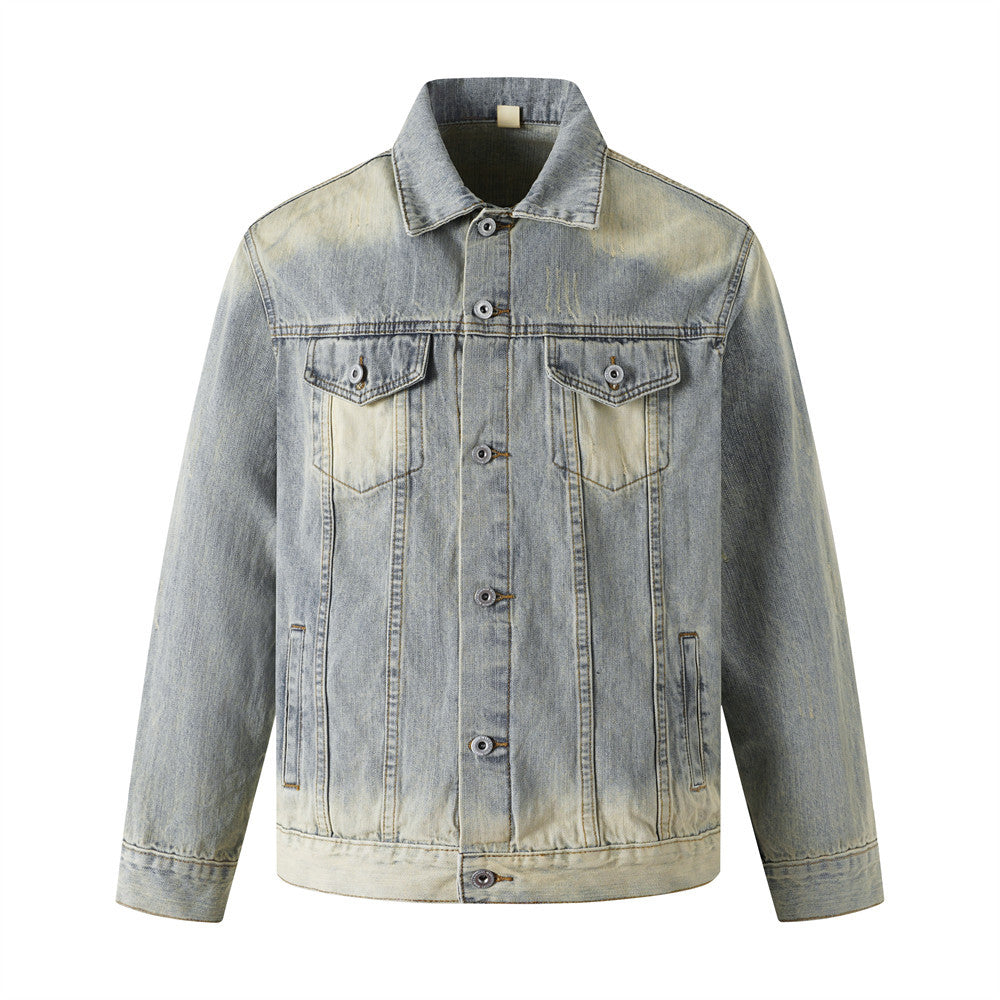 Veste trucker homme en jean délavé effet usé, bleu clair acid wash, vue de face avec poches poitrine et coutures d’empiècement