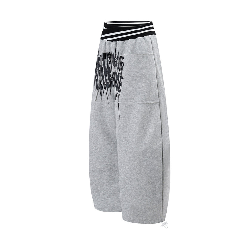 Jogginghose mit weitem Bein zum Hineinschlüpfen, gestreiftem Bund und Gothic-Grafikprint