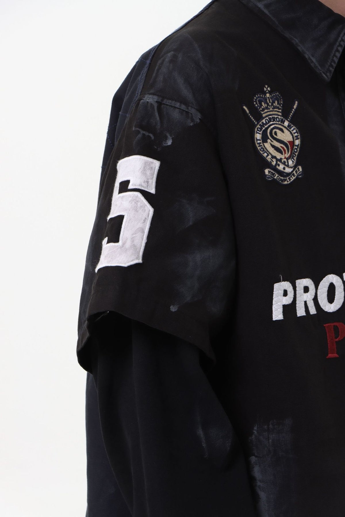 Polo de rugby oversize con lavado ácido – Mangas de falsa capa y bordado de gran tamaño