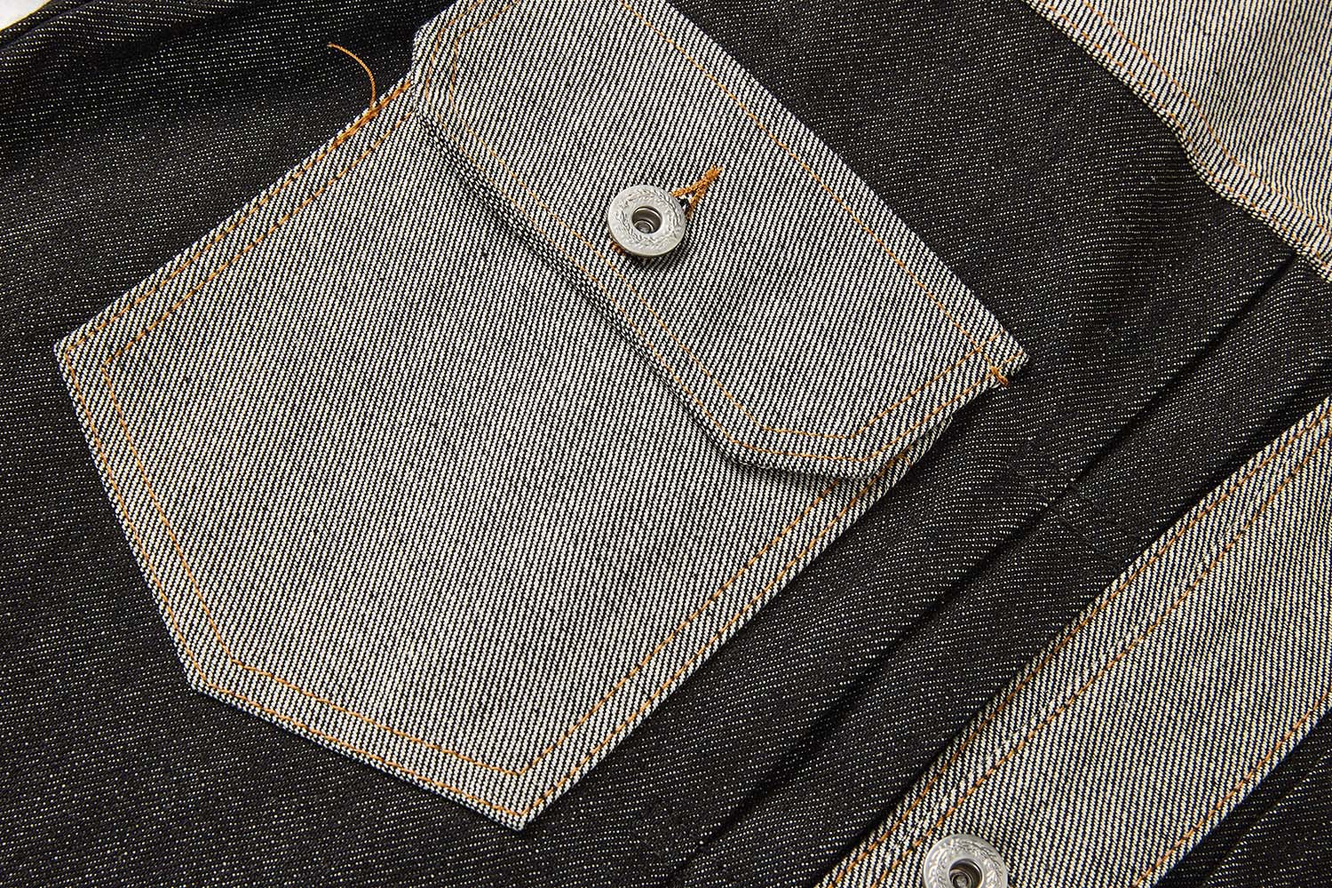 Veste en jean bicolore à empiècements contrastants – Coupe carrée