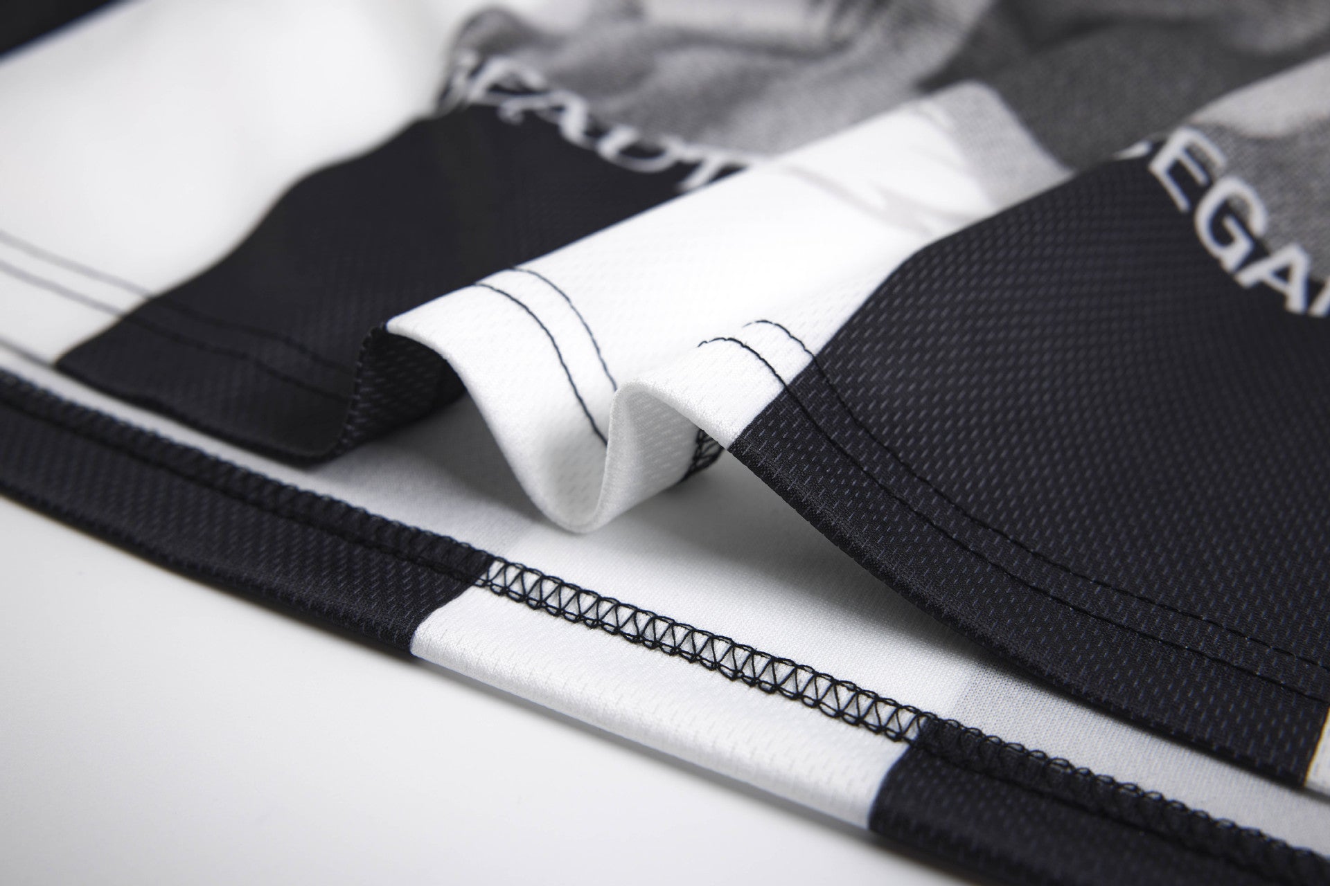 Maillot de football à manches longues noir et blanc à rayures, polo graphique