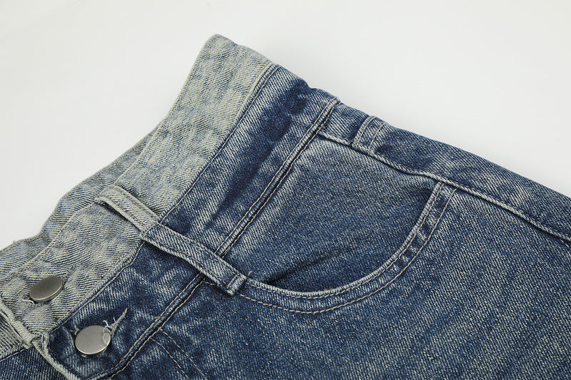 Baggy-Jeans mit weitem Bein, Stern-Patches und offenen Fransennähten