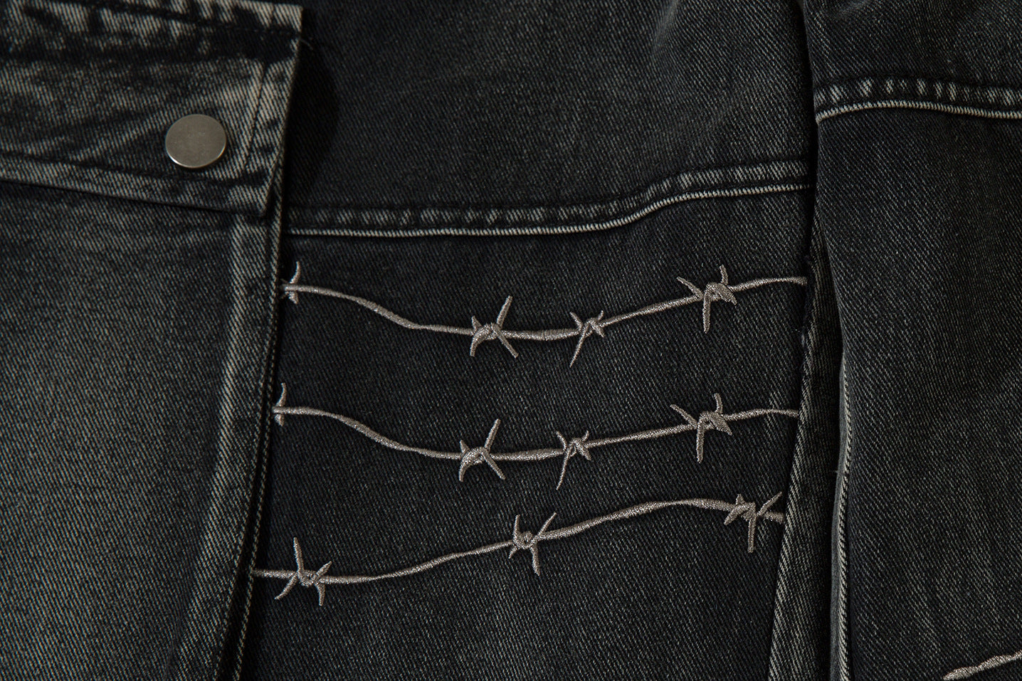 Wide-Leg Cargo Jeans with Barbed Wire Embroidery – Baggy Streetwear Denim