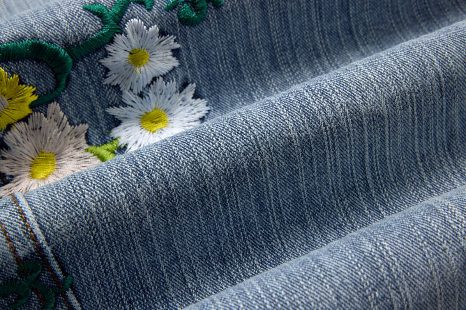 Floral Embroidered Wide-Leg Jeans – Men's Barrel Fit Washed Denim