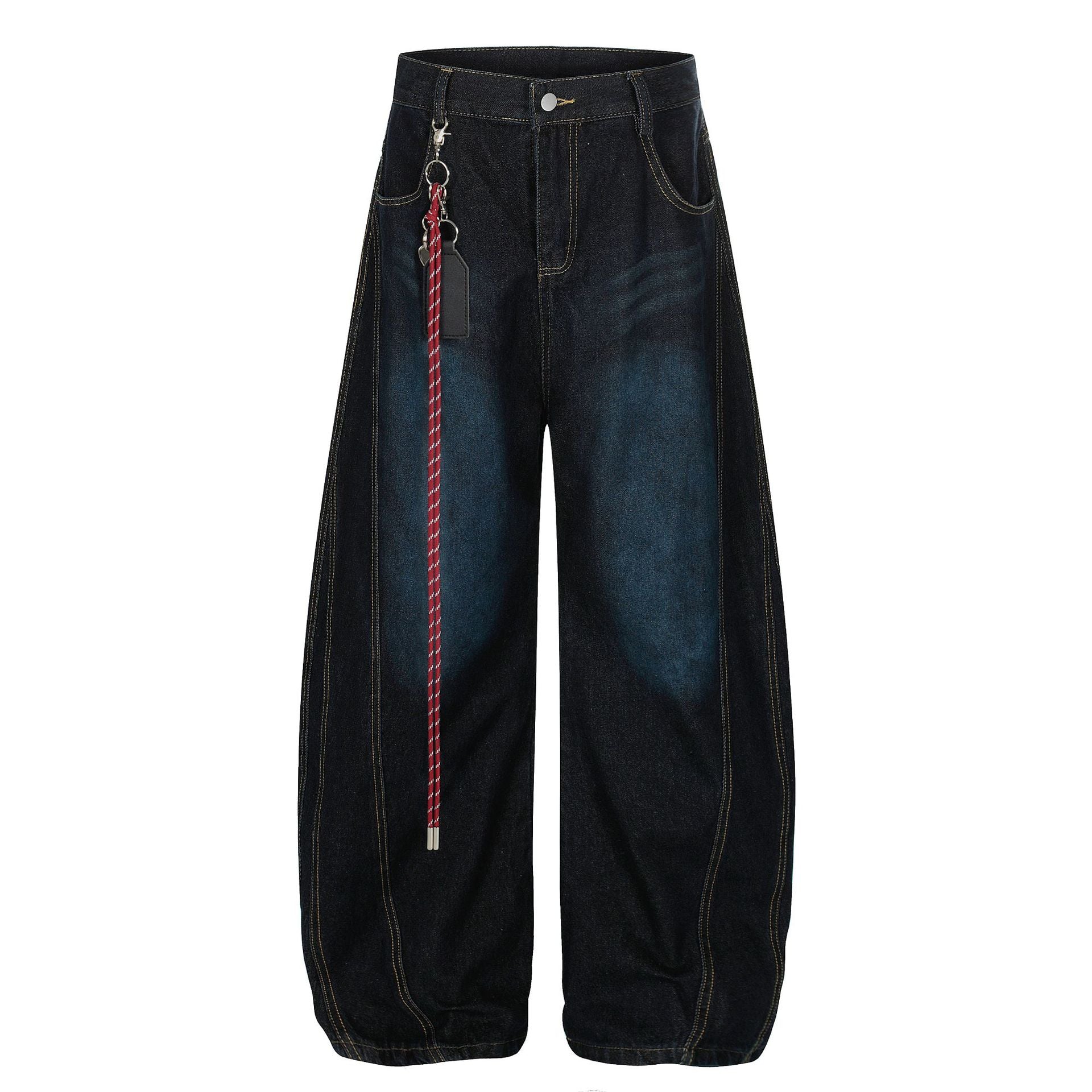 Jean foncé à jambes larges et coupe tonneau, surpiqûres contrastantes et porte-clés tressé amovible, vues avant et arrière
