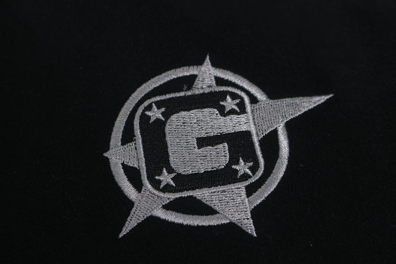 Langarmshirt aus velourslederartigem Material im Colorblock-Design mit Graffiti-Patch-Logo