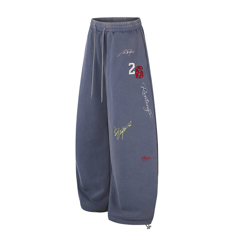 Wide-Leg-Sweatpants mit Signature-Stickerei und Patch mit der Nummer 26