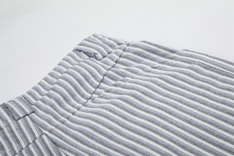 Pantalon à rayures et jambes larges – Taille haute déconstruite, bas incurvé