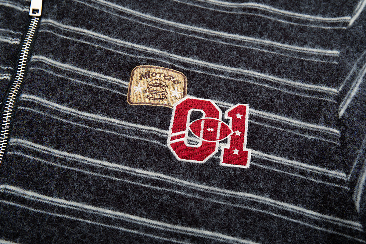 Sudadera de rayas con cremallera y parches varsity – Cárdigan retro americano de felpa