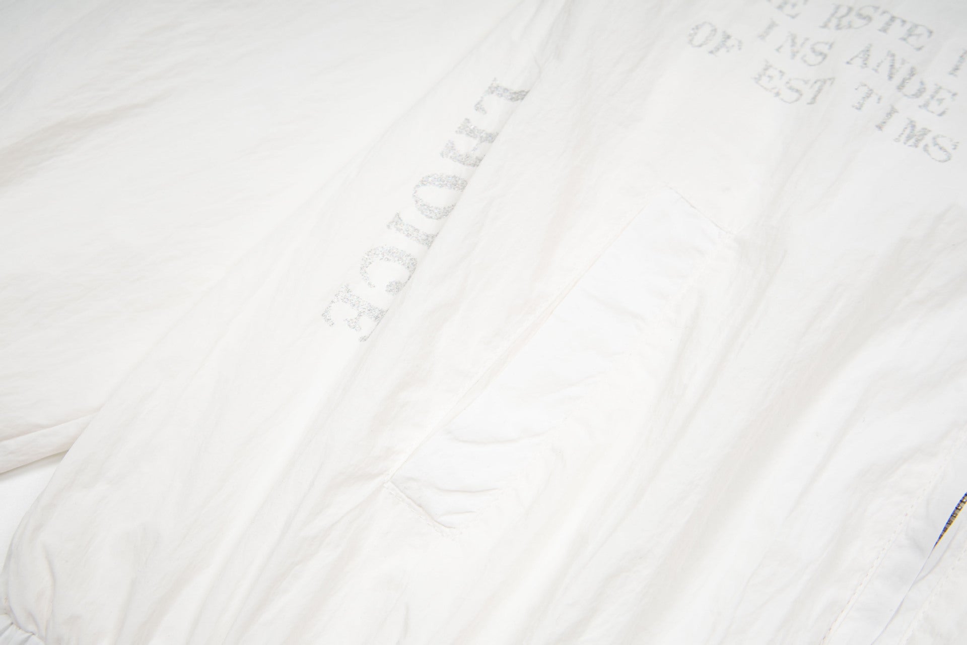 Grafik-Trackjacke – Windbreaker mit Stehkragen, durchgehendem Zipper & Stencil-Print