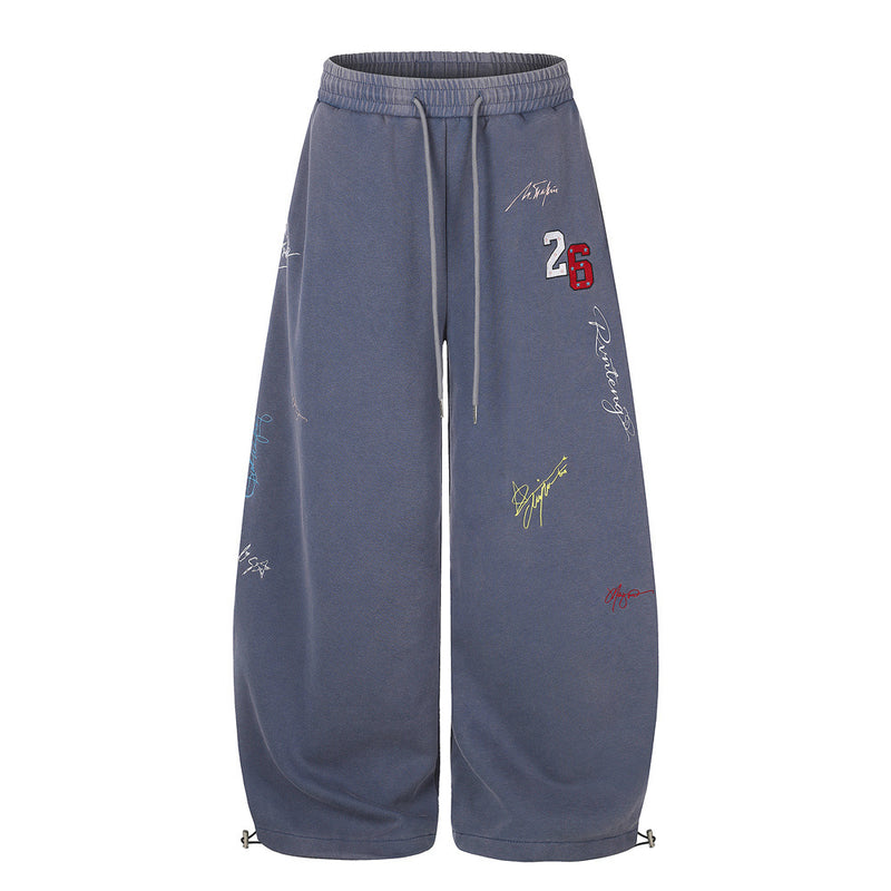 Wide-Leg-Sweatpants mit Signature-Stickerei und Patch mit der Nummer 26