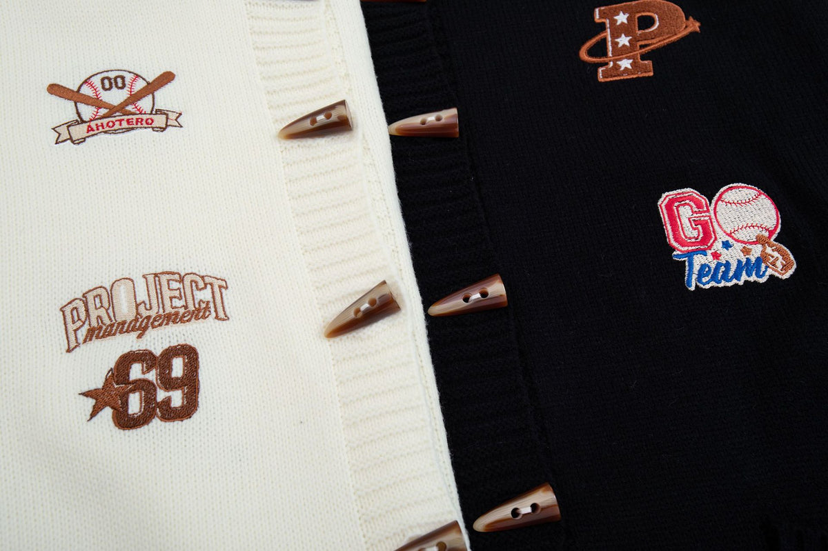 Strickcardigan mit Baseball-Stickerei und Knebelknöpfen