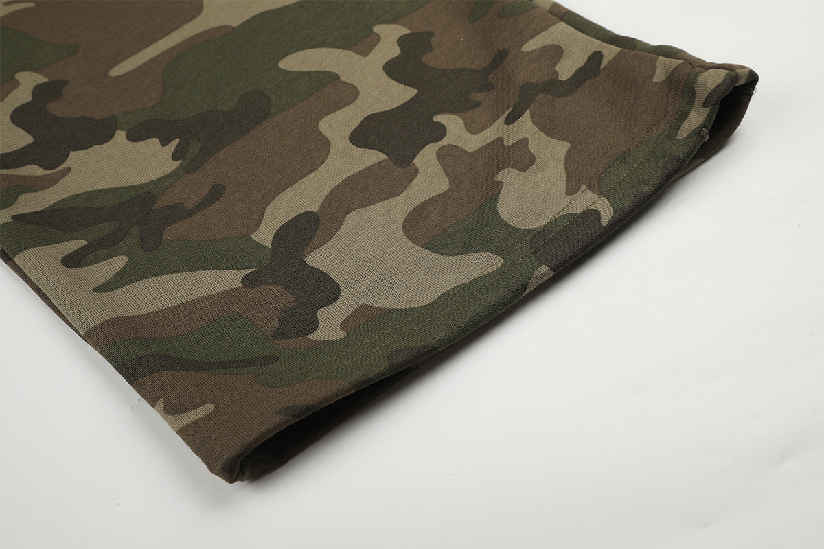Camo-Wide-Leg-Jogginghose mit Graffiti-Schriftprint und Farbspritzern