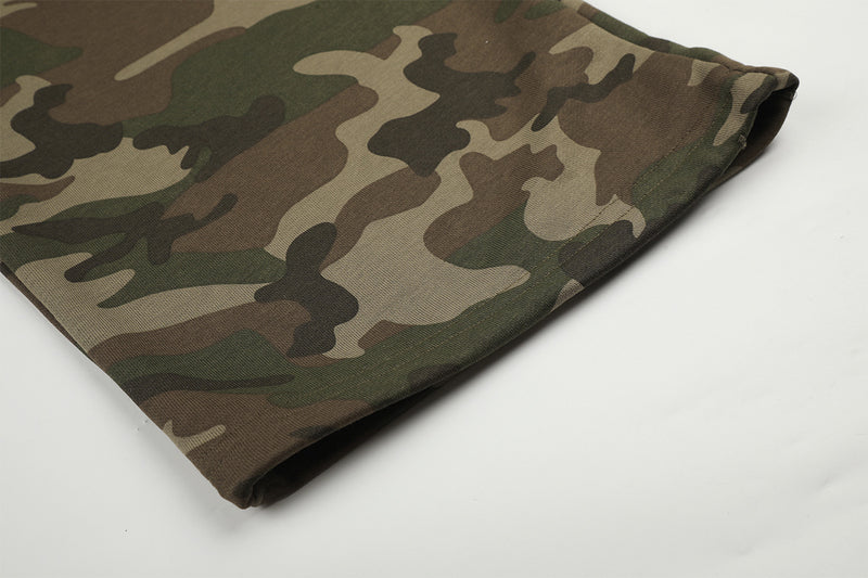 Camo-Wide-Leg-Jogginghose mit Graffiti-Schriftprint und Farbspritzern