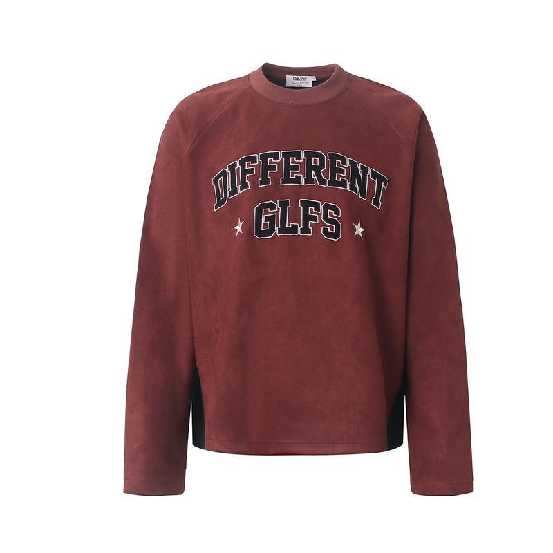 GLFS Different Langarmshirt mit bogenförmigem College-Schriftzug, Wildlederoptik und Grafik in Burgunderrot mit kontrastierenden schwarzen Einsätzen