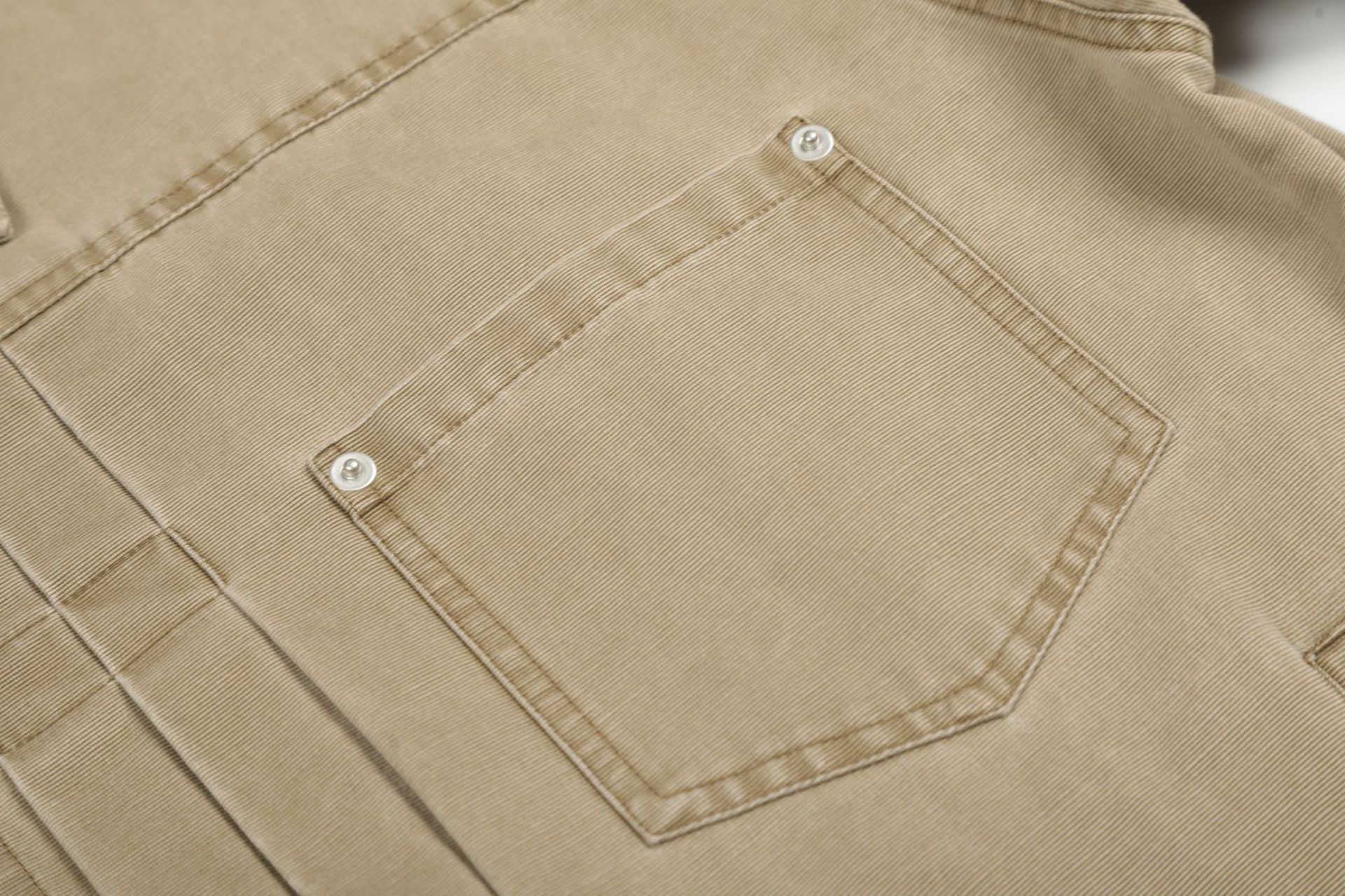Veste en jean délavée vintage à clips mousqueton – Style trucker workwear