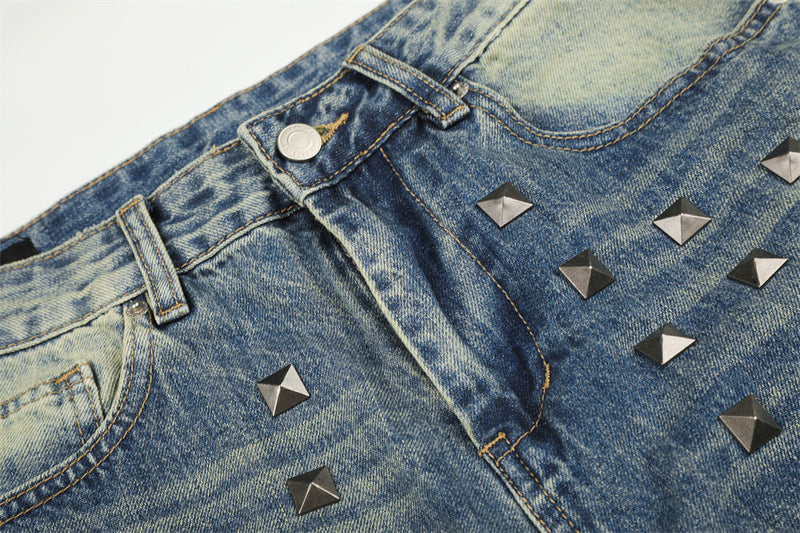 Jean homme coupe large – Denim délavé effet usé avec clous pyramidaux